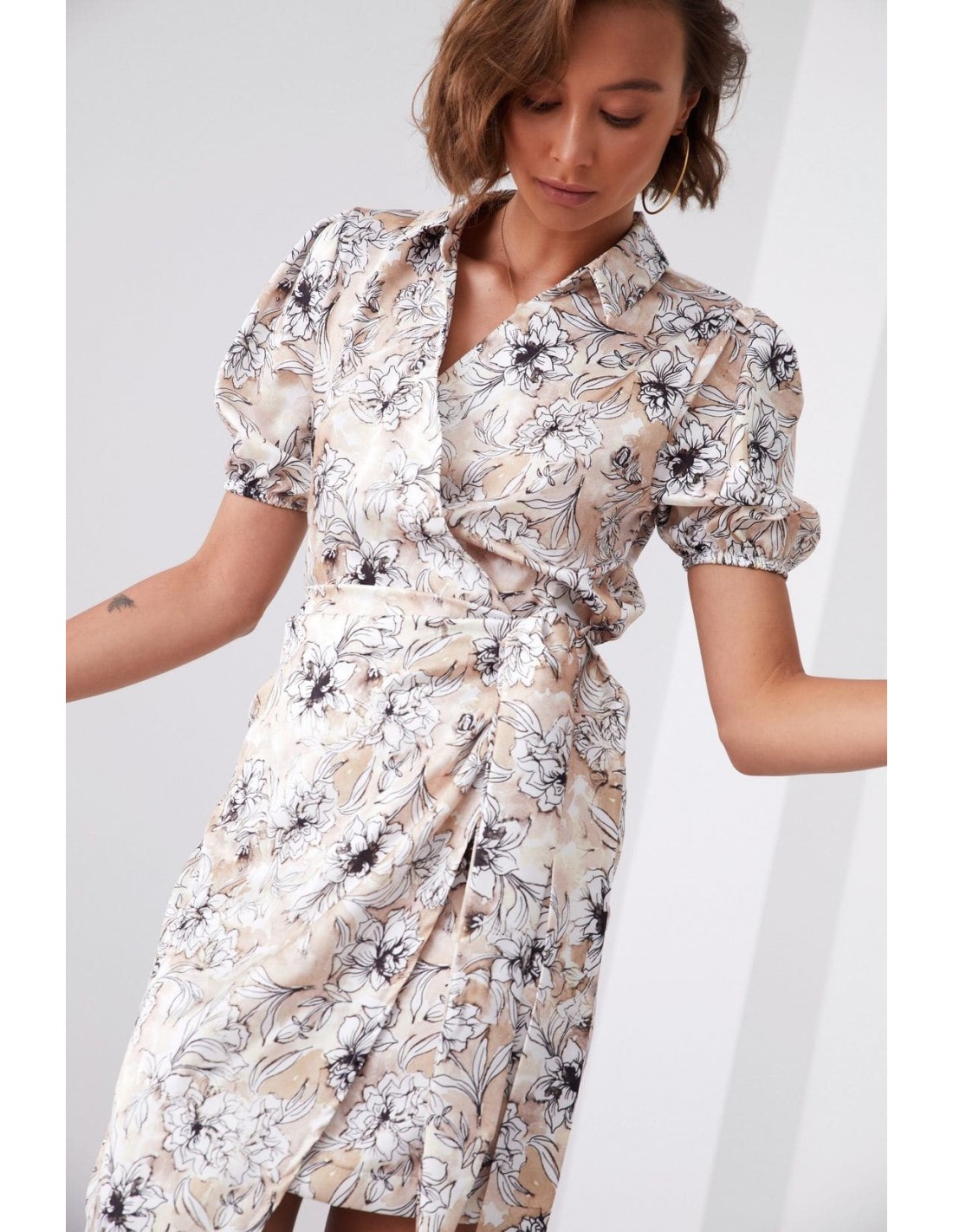 Rochie cu guler cu imprimeu floral, bej FG638 - Magazin online - Boutique